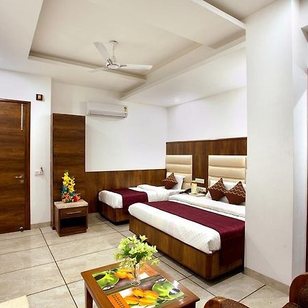 Hotel The Grand Inn Jammu Bagian luar foto