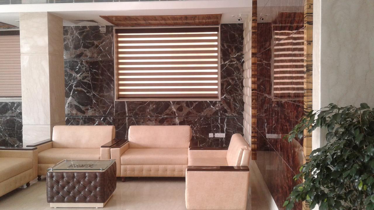 Hotel The Grand Inn Jammu Bagian luar foto