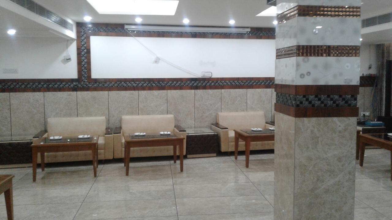Hotel The Grand Inn Jammu Bagian luar foto
